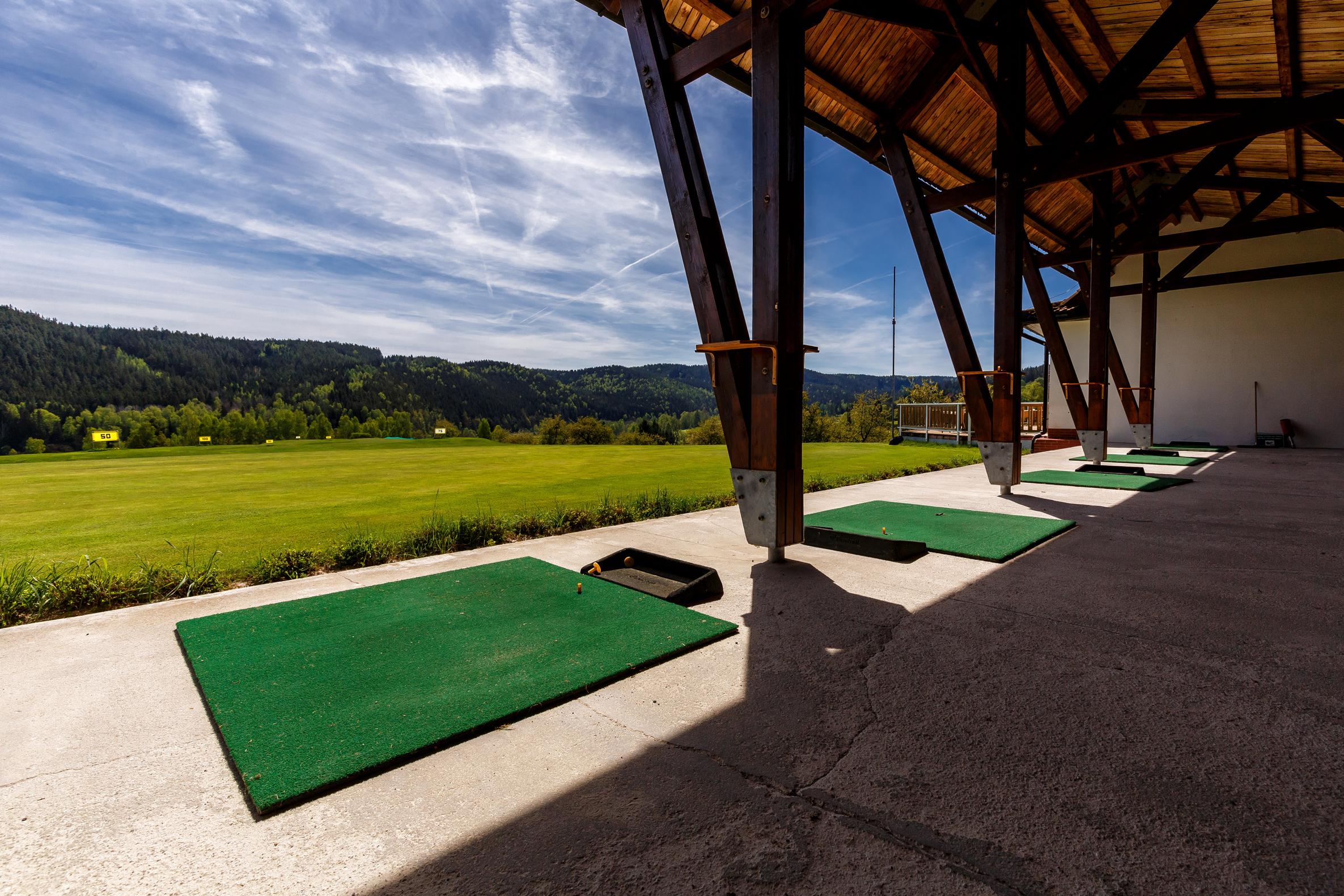 Cihelny Golf & Wellness Resort 卡罗维发利 外观 照片